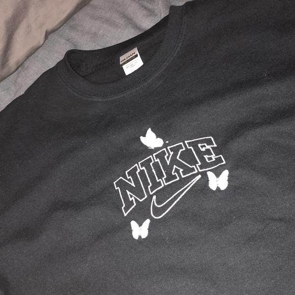 adorable butterfly nike tee - Picture 2 of 3